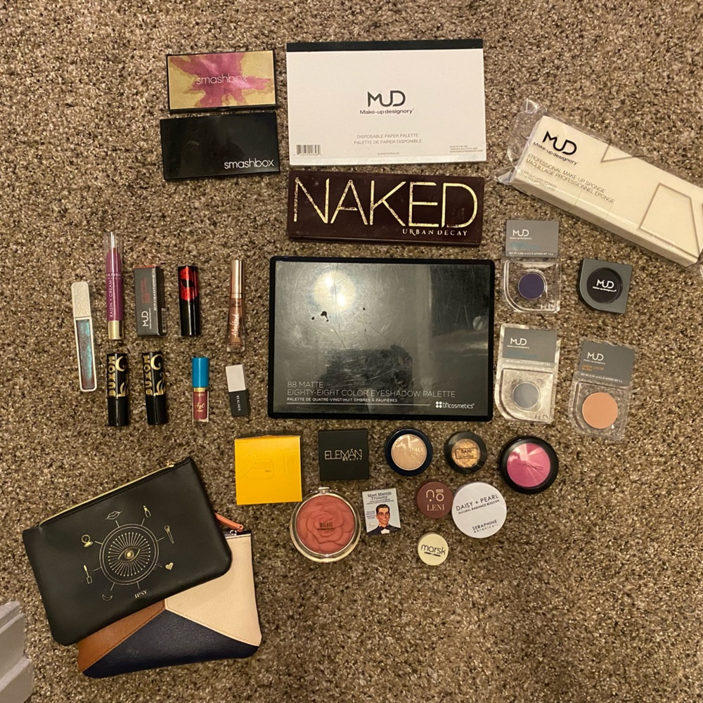 makeup!! on hold 💗